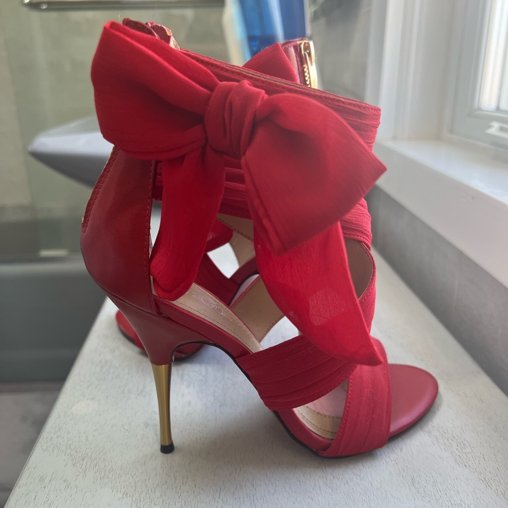 red criss cross heel with bow. size 7.5. paris hilton brand